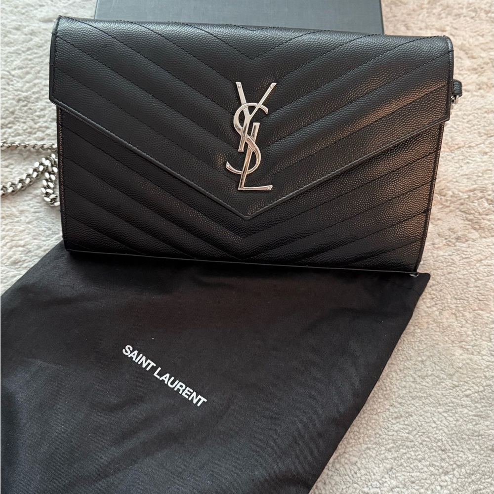 YSL CLASSIC CASSANDRE CHAIN WALLET IN GRAIN DE POUDRE LEATHER